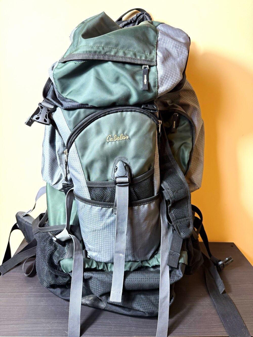 Cabelas 58L Internal Frame Hiking Camping Backpack Detachable Daypack 2 Bladders